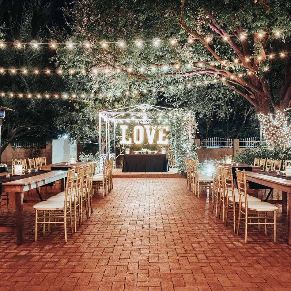 we provide free travel for our photo booth rental within 100 miles roundtrip of scottsdale or phoenix arizona